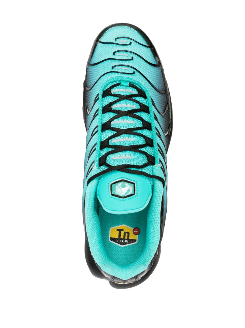 Tênis Air Max Plus com detalhe Swoosh